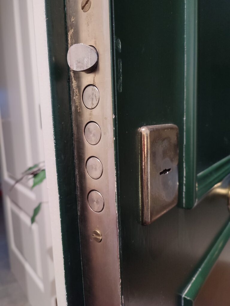 Lee más sobre el artículo Cerraduras viejas: ¿Por qué actualizar la cerradura de mi puerta?